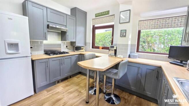 Kitchen photo 2 (2).jpg