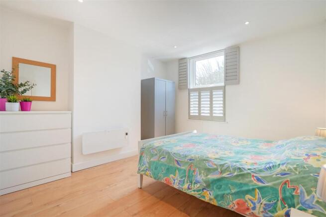 3 bed Terraced for sale Image 11