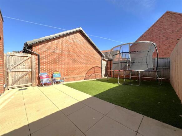 Lovely Low-Maintenance Garden 121