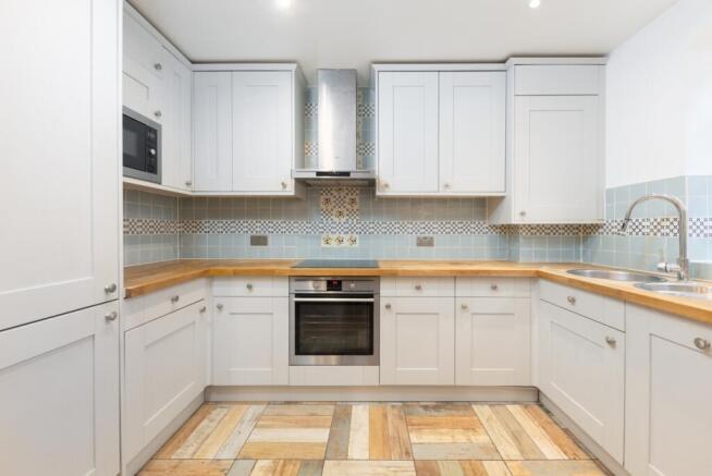 Lion Court 1 (08 ...