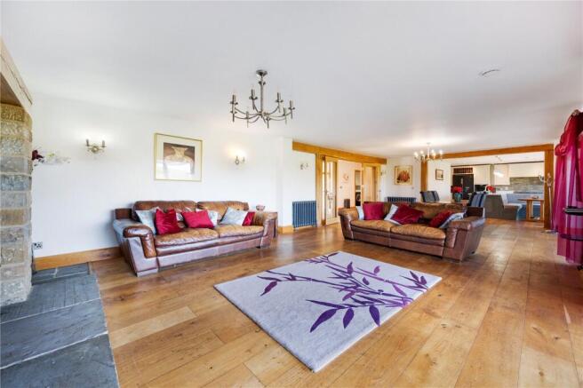 5 bed Detached for sale Image 8
