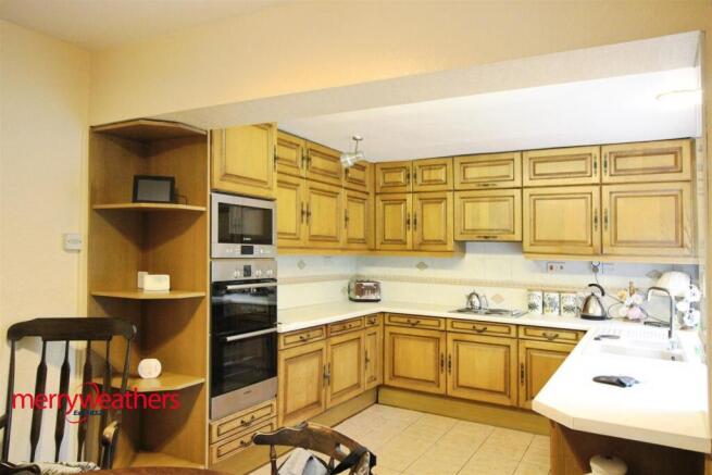 4 bed Detached for sale Image 5