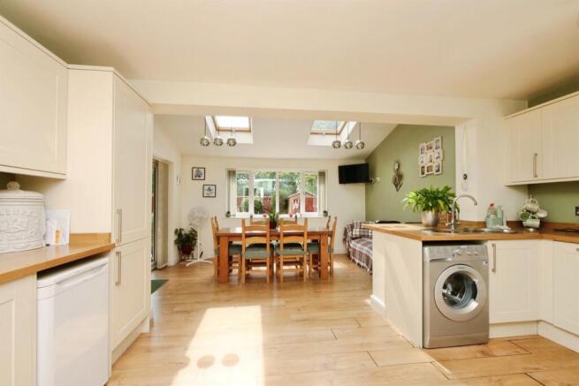 3 bed Semi-Detached for sale Image 9