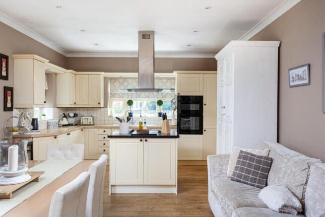 4 bed Detached for sale Image 5