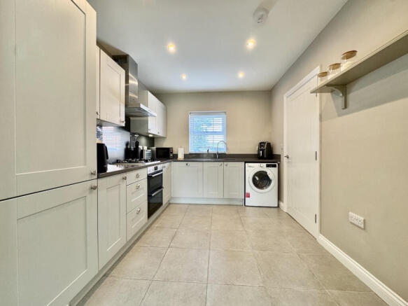 3 bed Semi-Detached for sale Image 6
