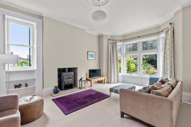 6 bed Semi-Detached for sale Image 9