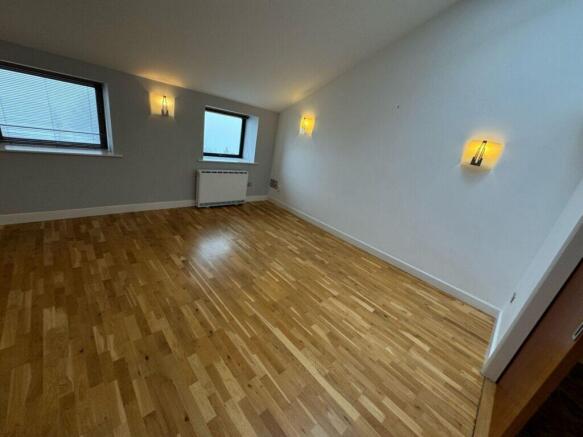 3 bed Apartment for sale Image 5
