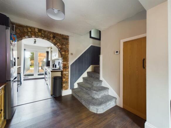 KITCHEN/DINING AREA