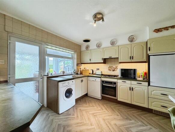 3 bed Detached Bungalow for sale Image 9