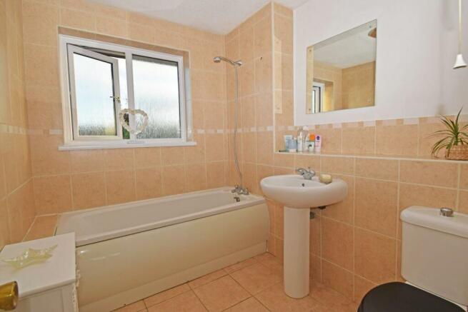 34 Meadowvale Road, bathroom.jpg