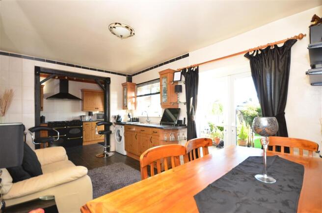 Kitchen/ Dining Area