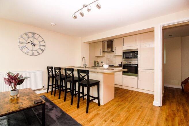 Kitchen/Sittin...