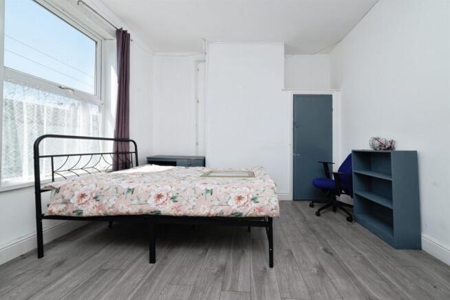 3 bed Terraced for sale Image 11
