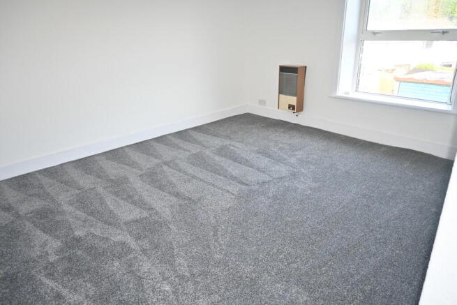 2 bed Terraced to rent Image 4