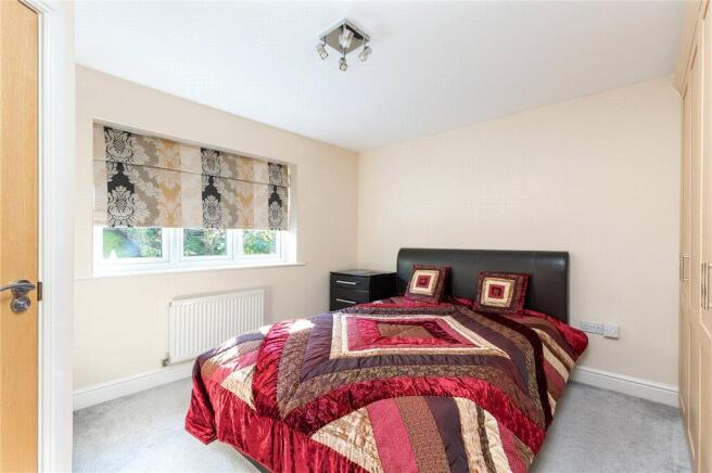 4 bed Detached for sale Image 9