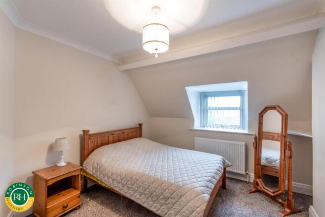 5 bed Semi-Detached for sale Image 12