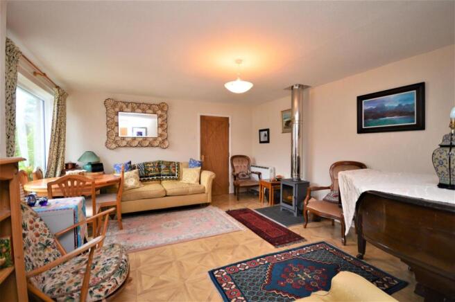 Lounge 2 Crossways.JPG