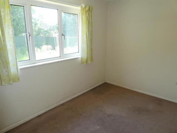 bedroom1.JPG