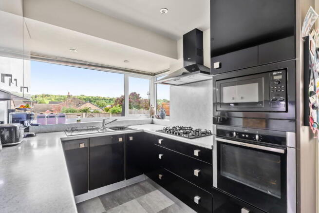 3 bed Semi-Detached for sale Image 7