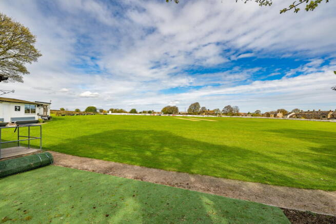 5 bed Detached for sale Image 9