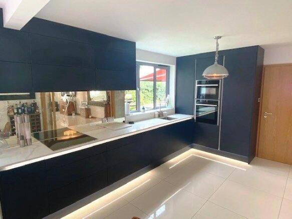 KITCHEN/DINING/FAMILY ROOM