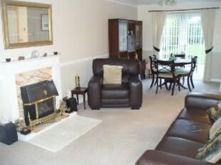 LOUNG/DINING