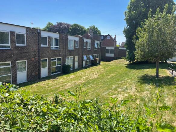 1 bed flat to rent General Bucher Court, Bishop A
