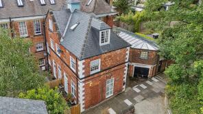 Flat 3, Allerton Hall Courtyard, Wensley Avenue, Chapel Allerton, Leeds LS7 3QX