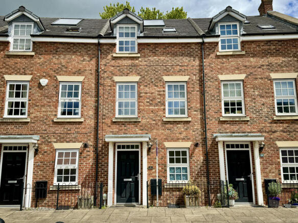 4 Bedroom Town House - For Sale