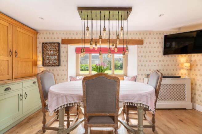 7 bed Detached for sale Image 10