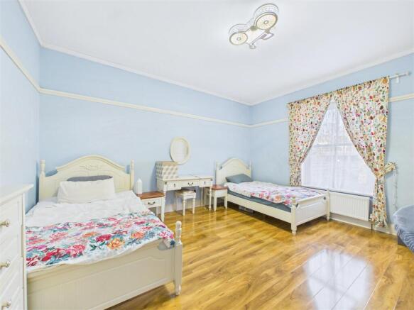 7 bed Semi-Detached for sale Image 12