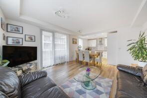 11, Greenacres House, Knaresborough Drive, London SW18 4FA