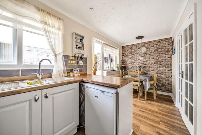 Kitchen/Dining Area