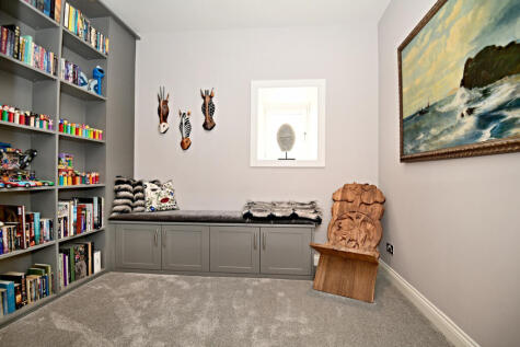 Seven Acres, Kilwinning, KA13