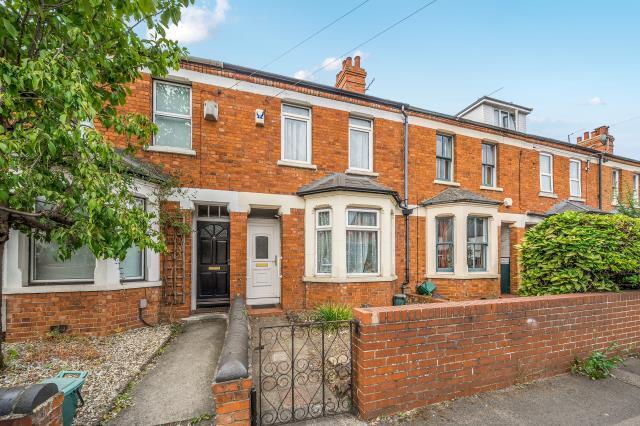 2-bed terraced on Cowley Road, Oxford, £300,000