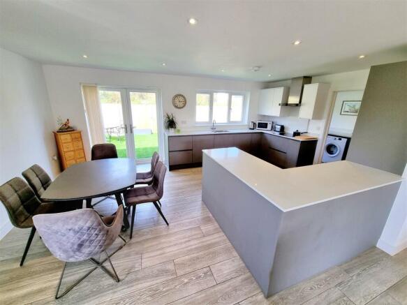Kitchen & dining 1.jpg