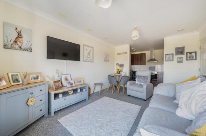 8 South Park Court, 10 Bulbeck Road, Havant photo 4