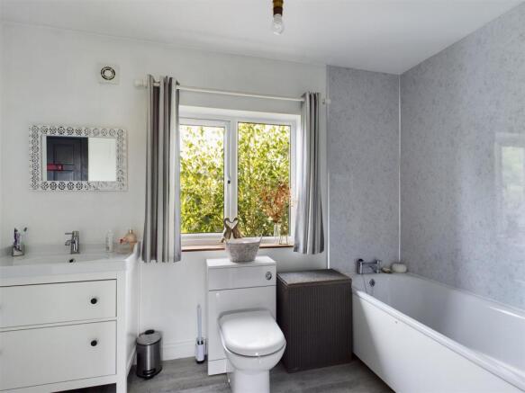 Bathroom x2.jpg