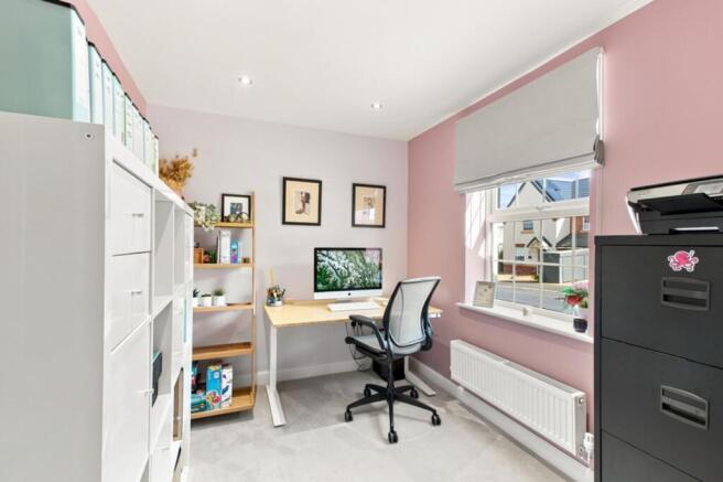 5 bed Detached for sale Image 12