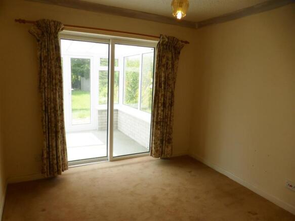 BEDROOM/DINING ROOM