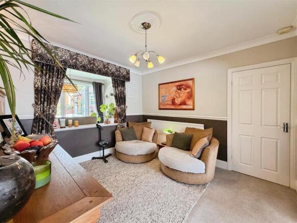 3 bed Semi-Detached for sale Image 11