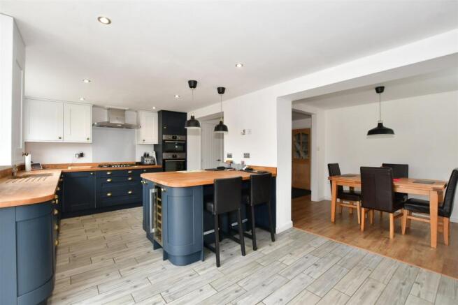 Kitchen/Breakfast Room