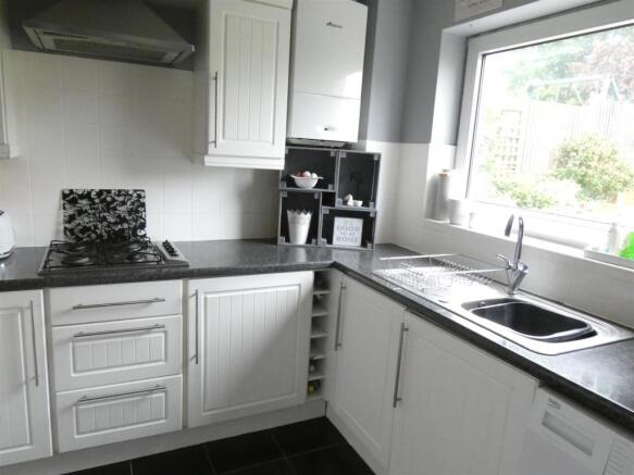 WELL FITTED KITCHEN