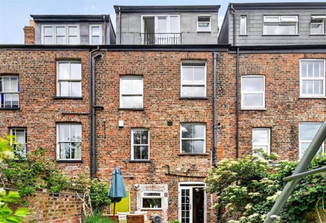 4 bed Terraced for sale Image 2