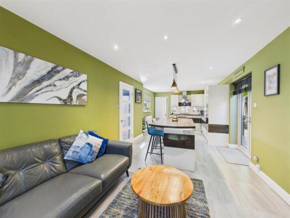 4 bed Detached for sale Image 12
