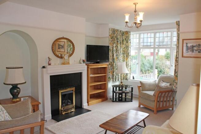 Sitting Room / Dining Room
