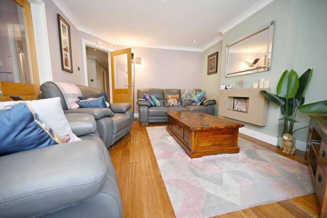 4 bed Detached for sale Image 6