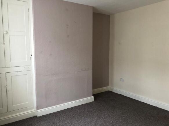 2 bed Terraced to rent Image 4