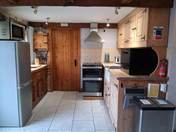 2 bed Apartment to rent Image 5