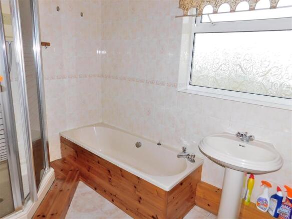 BATHROOM.JPG